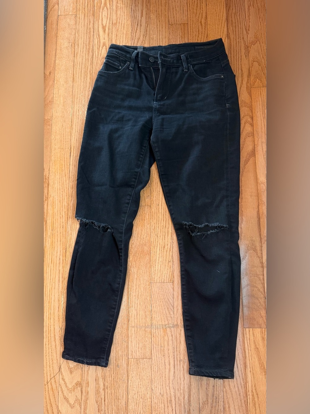 Citizens of Humanity Women's Black Distressed Rocket Crop high rise Skinny Jeans